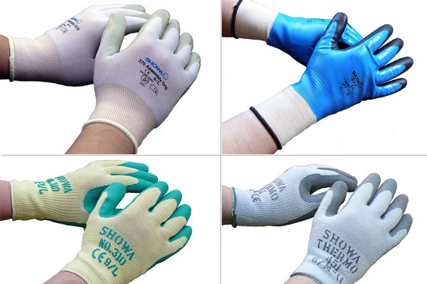 Verschiedene Ausführungen der Showa-Handschuhe: 370 luftdurchlässig, 377 vollbeschichtet, 310 gröber, 451 Thermo