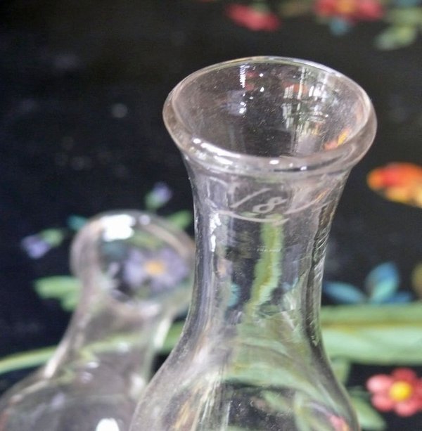 Alte kleine Glas-Karaffe 1/8 Liter