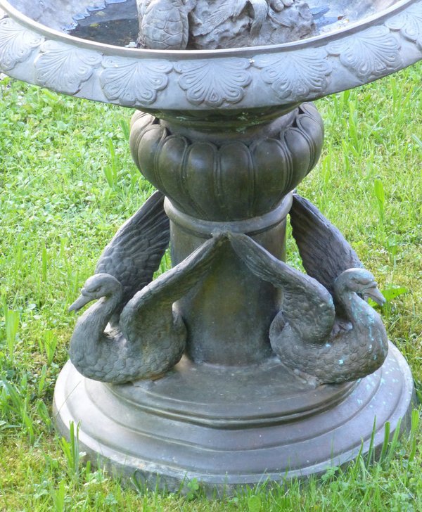 Prachtvoller Brunnen mit Putto